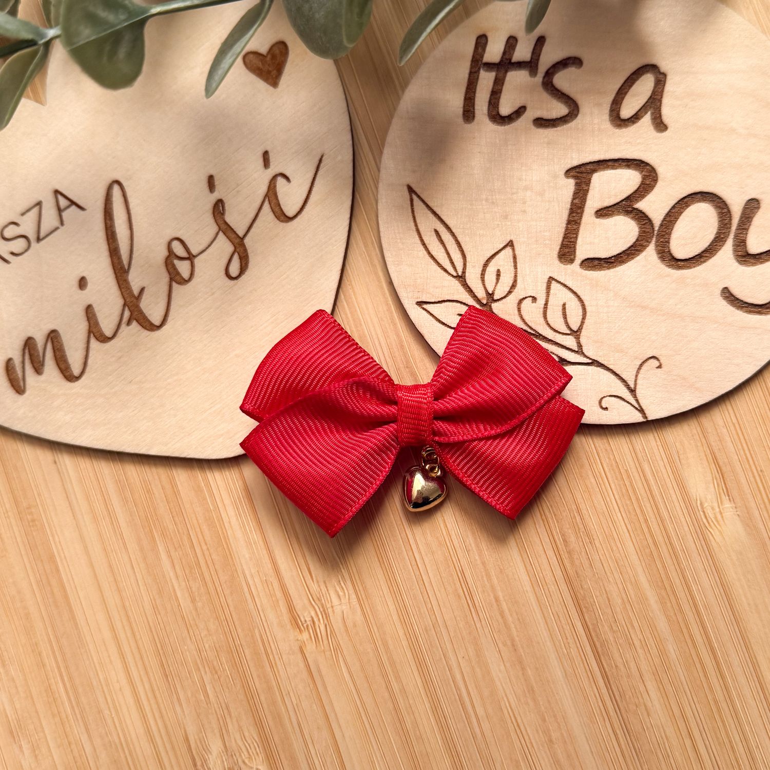 Czerwona kokardka serduszko złote