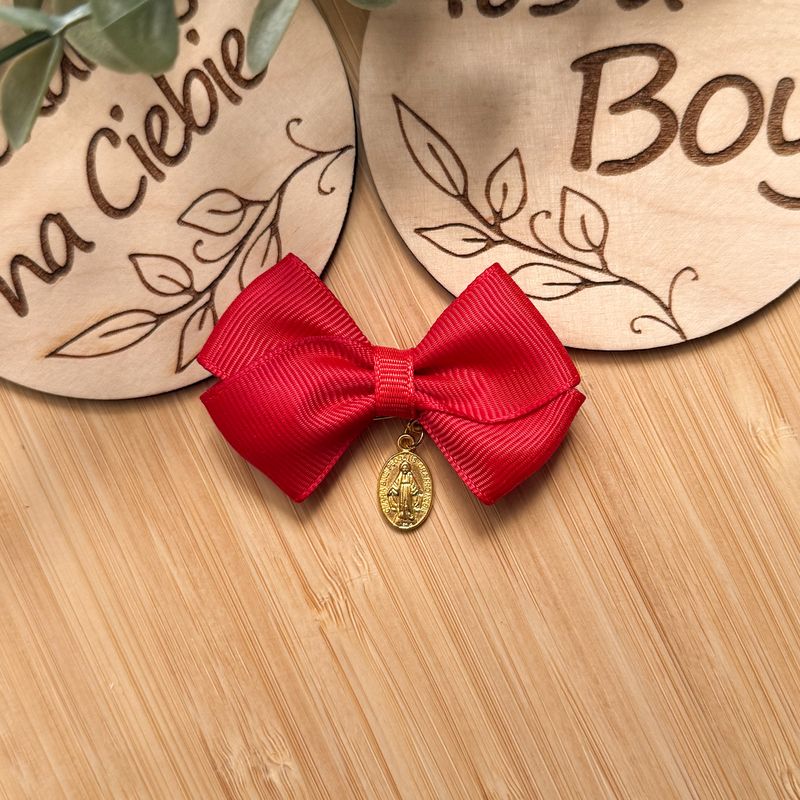 Czerwona kokardka medalik