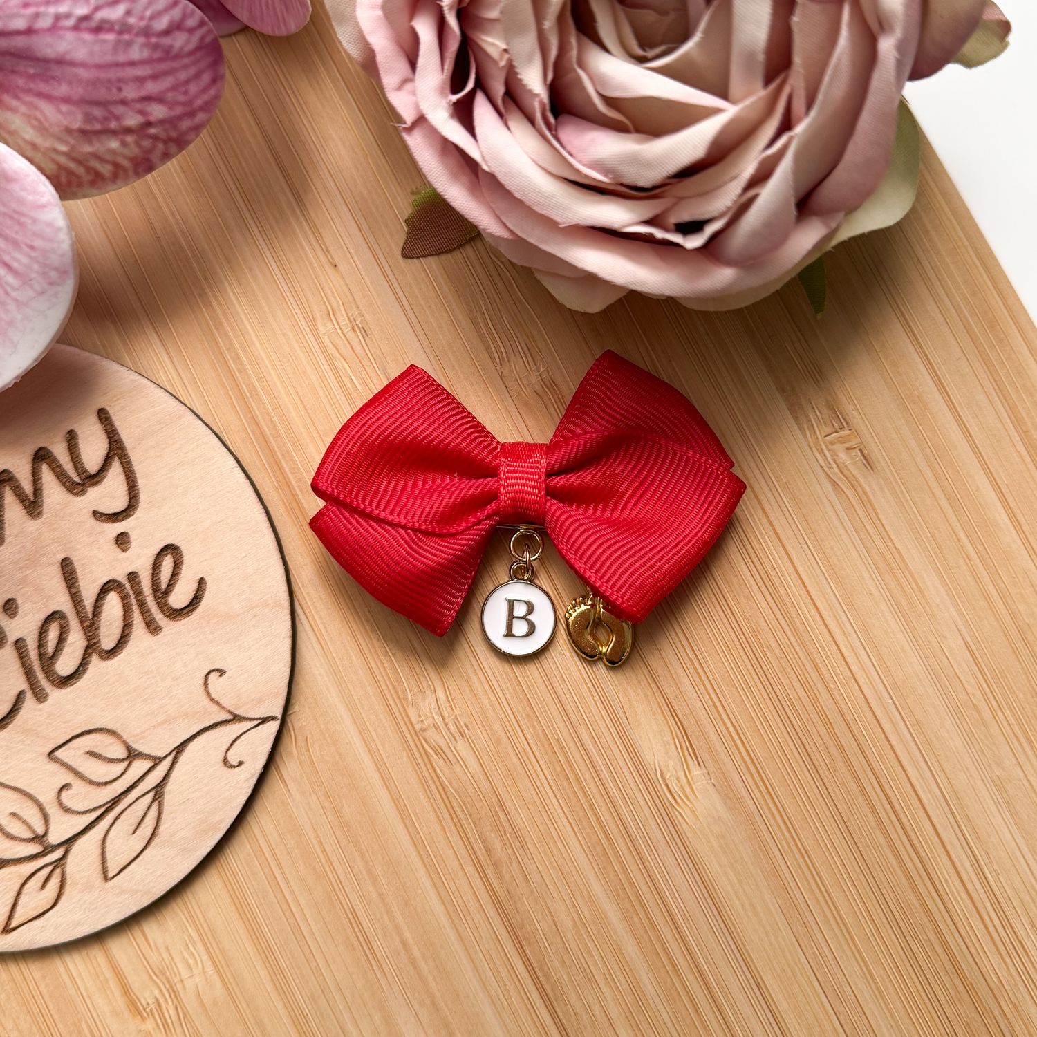 Agrafka z literką serce i stópki