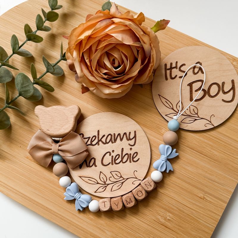 Zawieszka do smoczka niebieska kokardka