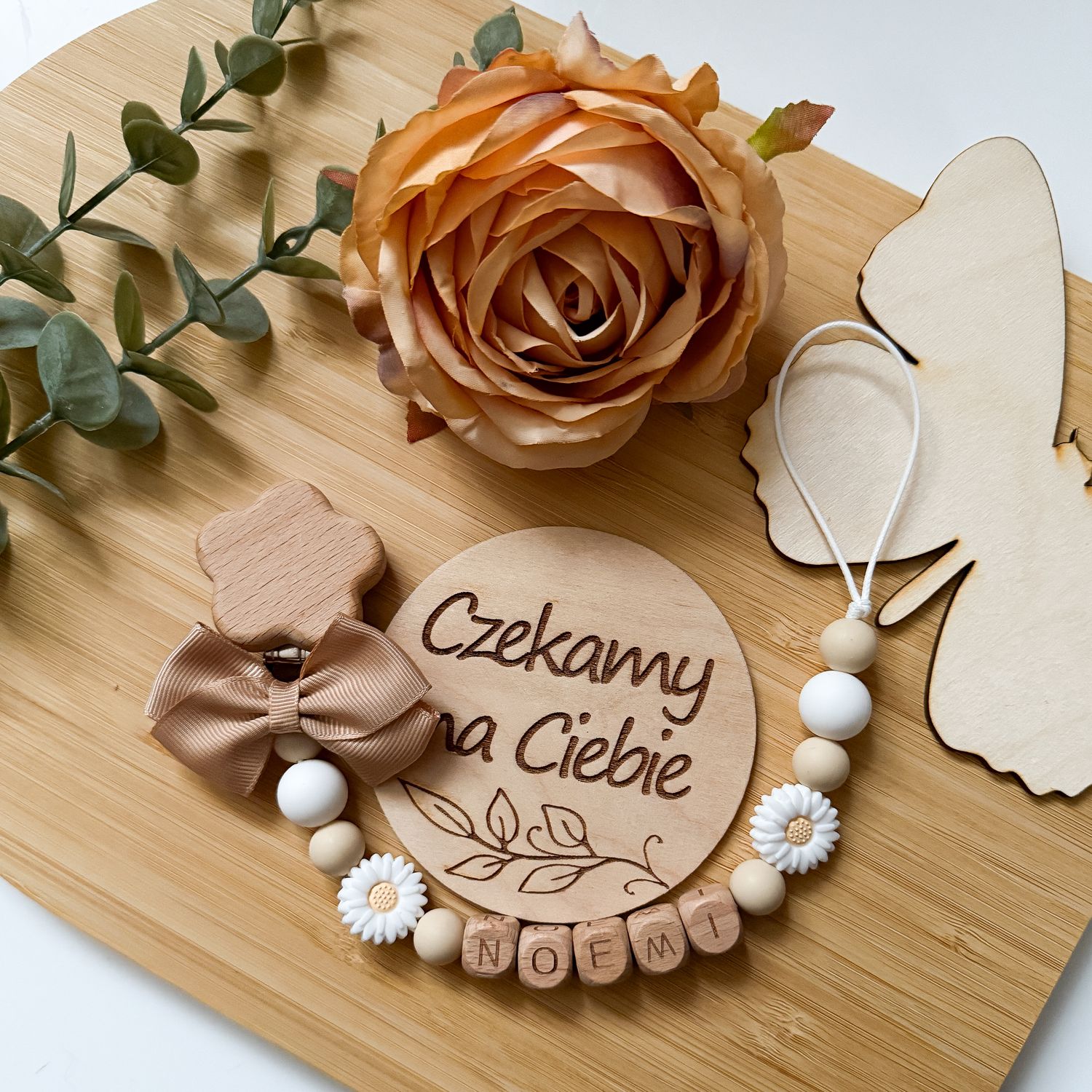 Zawieszka do smoczka biały kwiatek