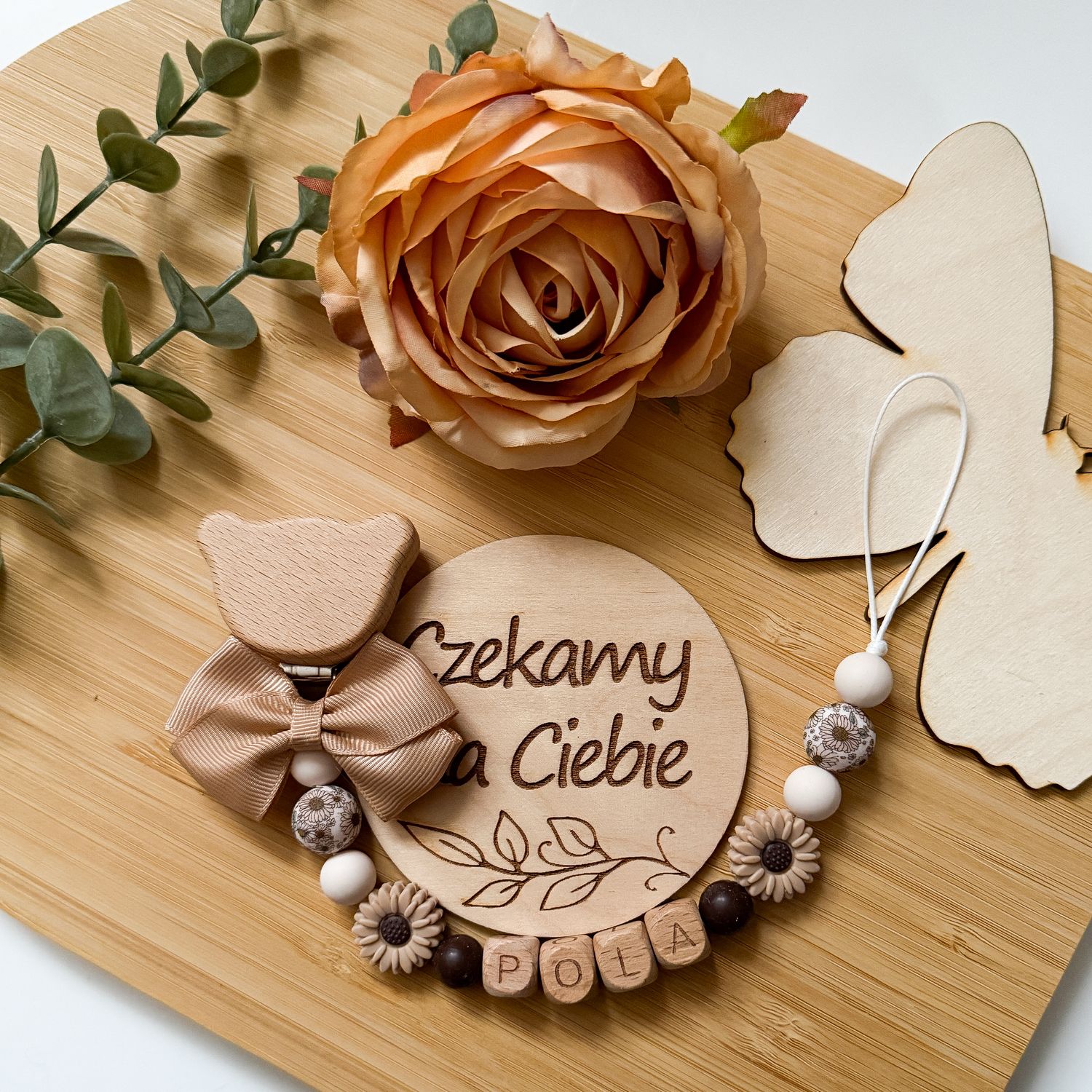 Zawieszka do smoczka beżowy kwiatek