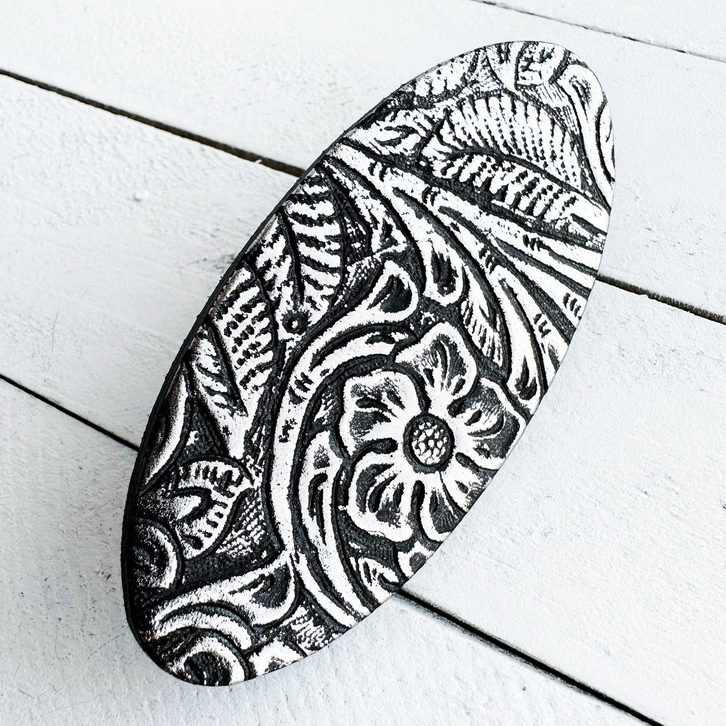 Silver and Black Leather Clip “Impressions”