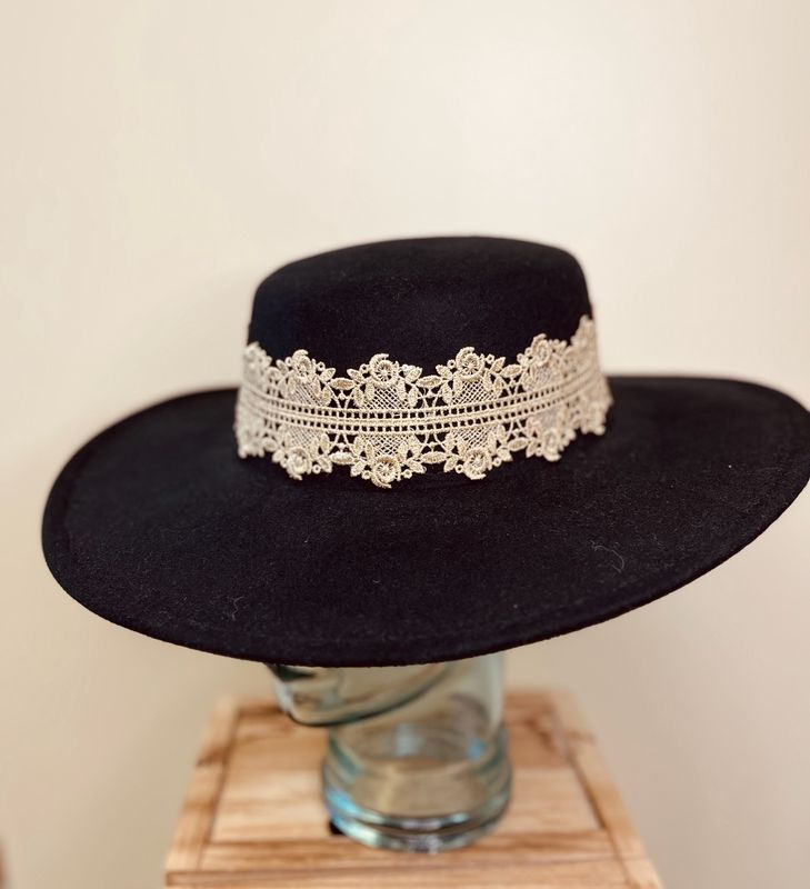 Women’s Halo Hat in Black