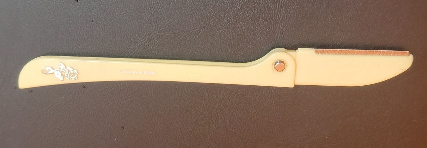 Tinkle Rose Eyebrow Razor