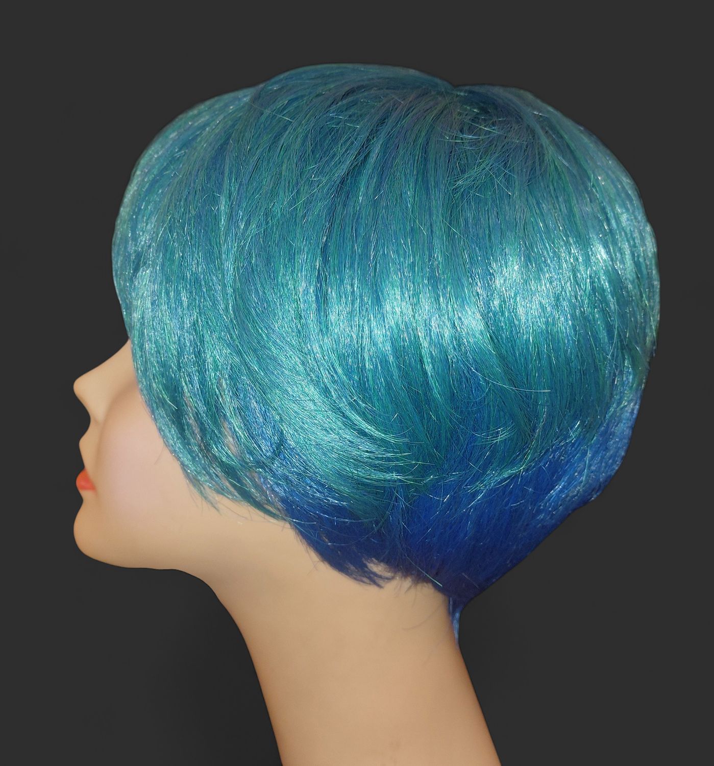 Amore TqBlue short wig