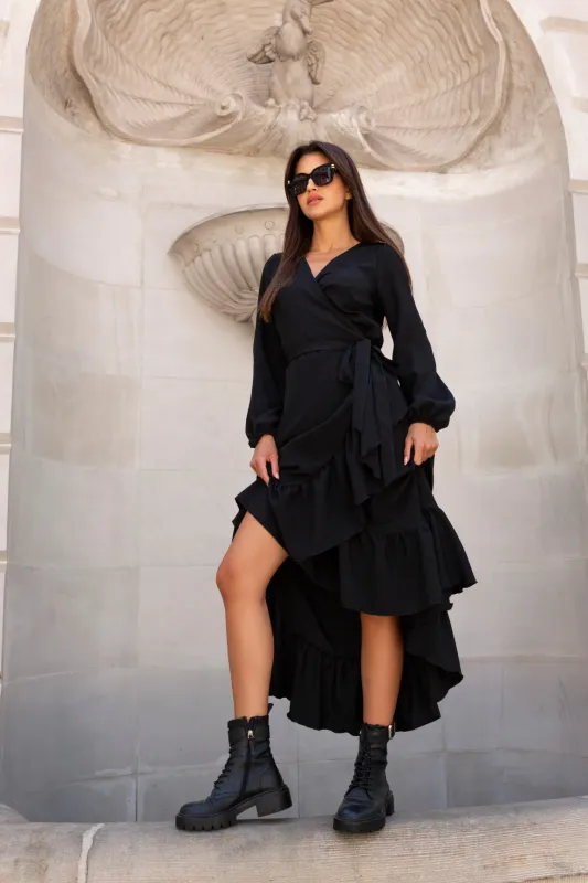 Długa czarna sukienka kopertowa z falbaną