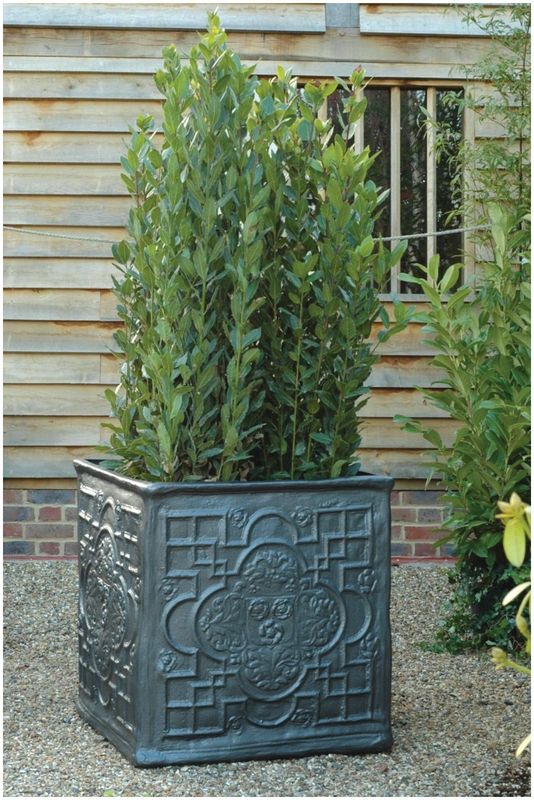 GRP SQUARE AND ROUND PLANTERS