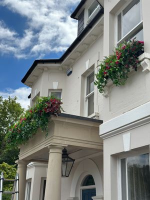Pre-Planted Planters with Artificial Plants - POR Pre-Planted Planters with Artificial Plants - POR