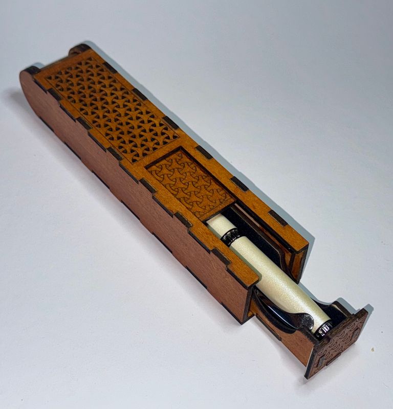 Etui à stylo simple Plaquage tilleul teinté couleur Acajou  Sevy Créations Bois