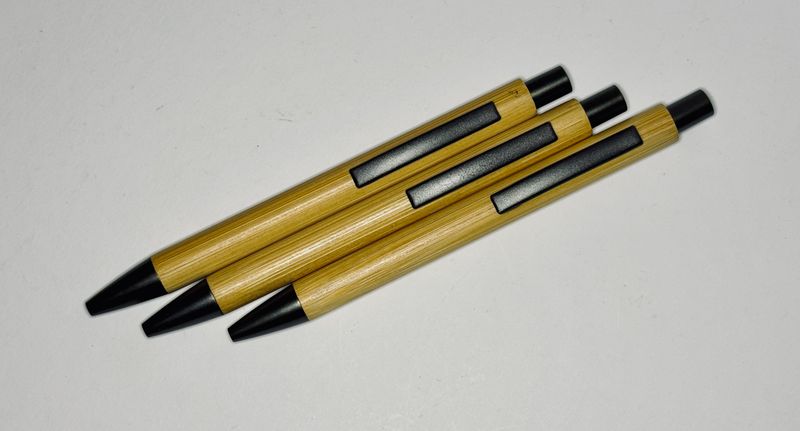 Stylos bambou noir mat personnalisé Sevy créations Bois Artisanat suisse