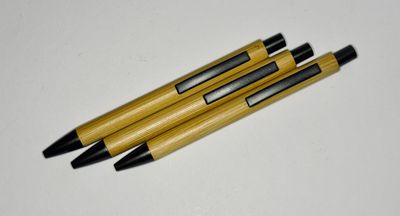 Stylos bambou noir mat personnalisé Sevy créations Bois Artisanat suisse