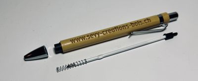 Stylo bambou, écriture noire