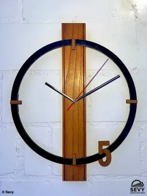 Horloge murale en bois de châtaigner