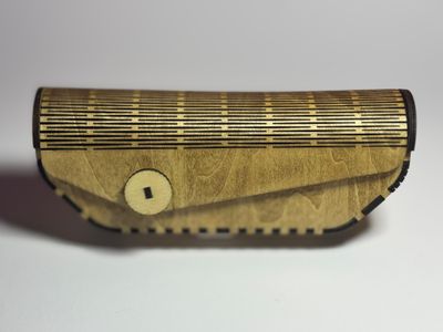 Étuis lunette en bois avec une finition foncée