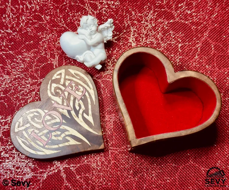 Boîtes à bijoux - Cœur Boîte à bijoux artisanale en noyer massif