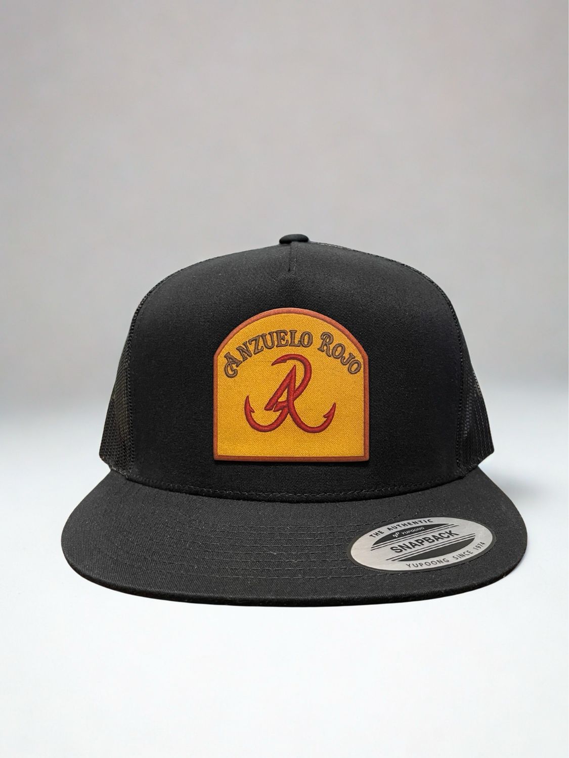 Black Anzuelo Rojo Cap