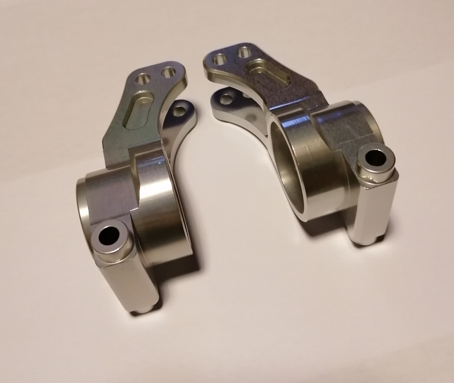 Losi 5ive rear alloy hub carriers