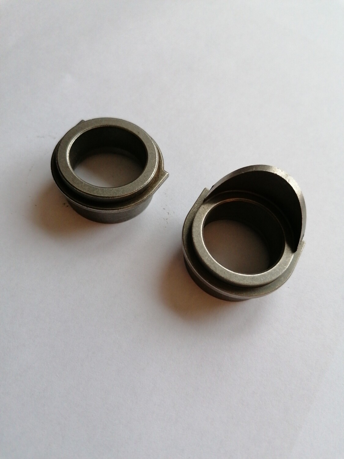 Losi 5ive rear Diff bearing holder seat
