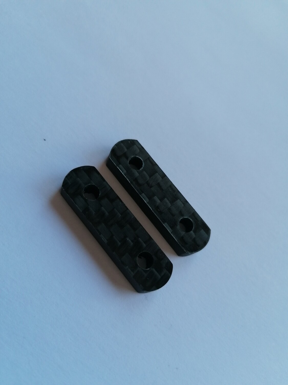 Hitec 845 servo spacer carbon fibre 2pc 