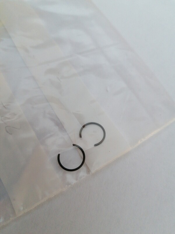 Zenoah Gudgeon Pin Clip for g320 32 to 34cc  Engines. 2pcs