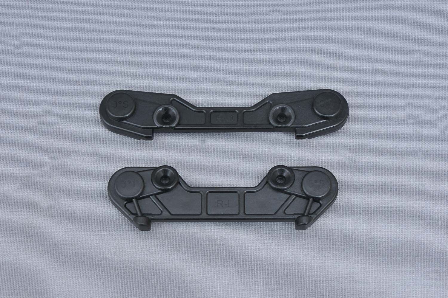 MCD Racing Rear Wishbone Holder Set 3T 3S.1pc #300301P