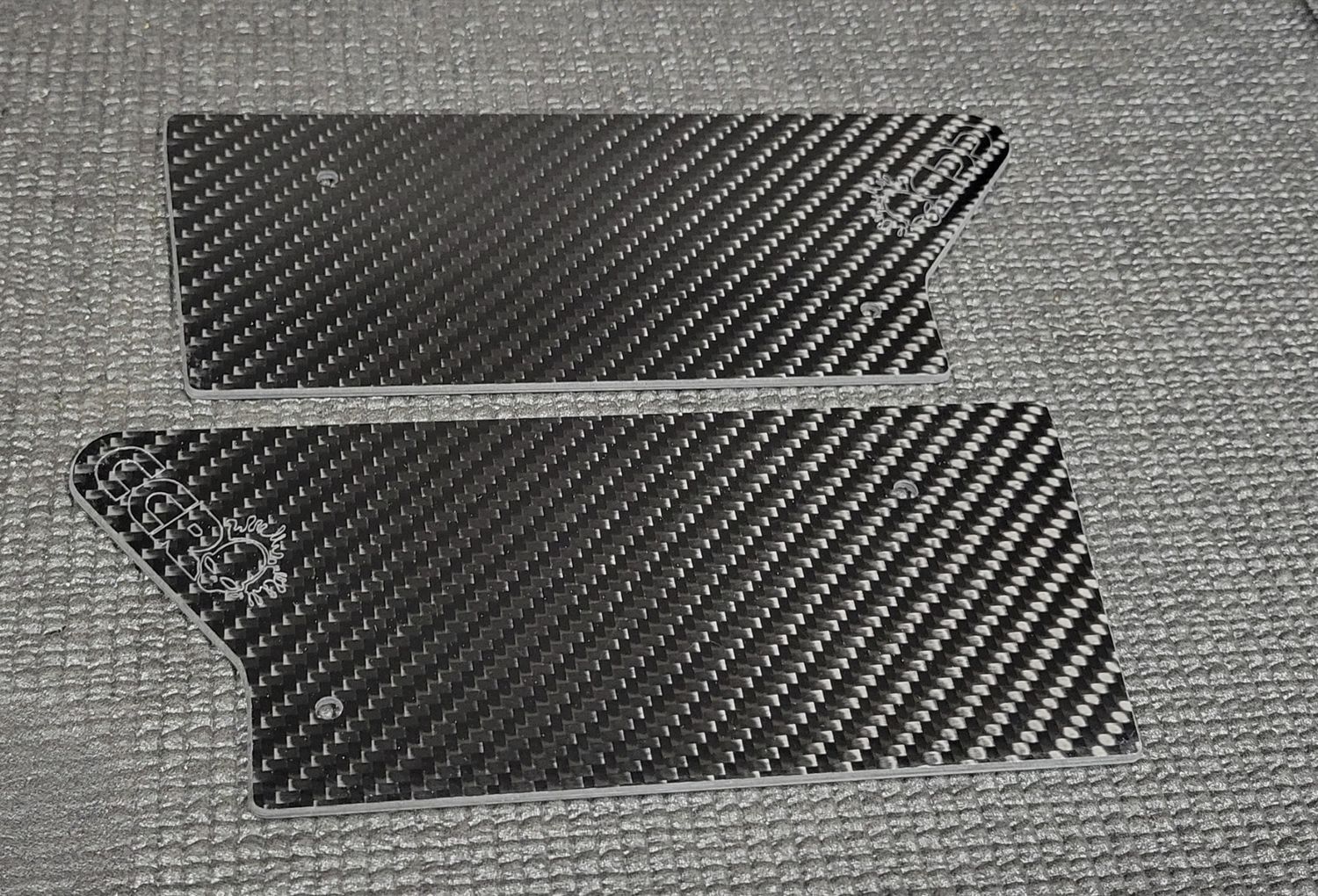 CCR  carbon fibre Losi 5ive T cage side number plates type 2