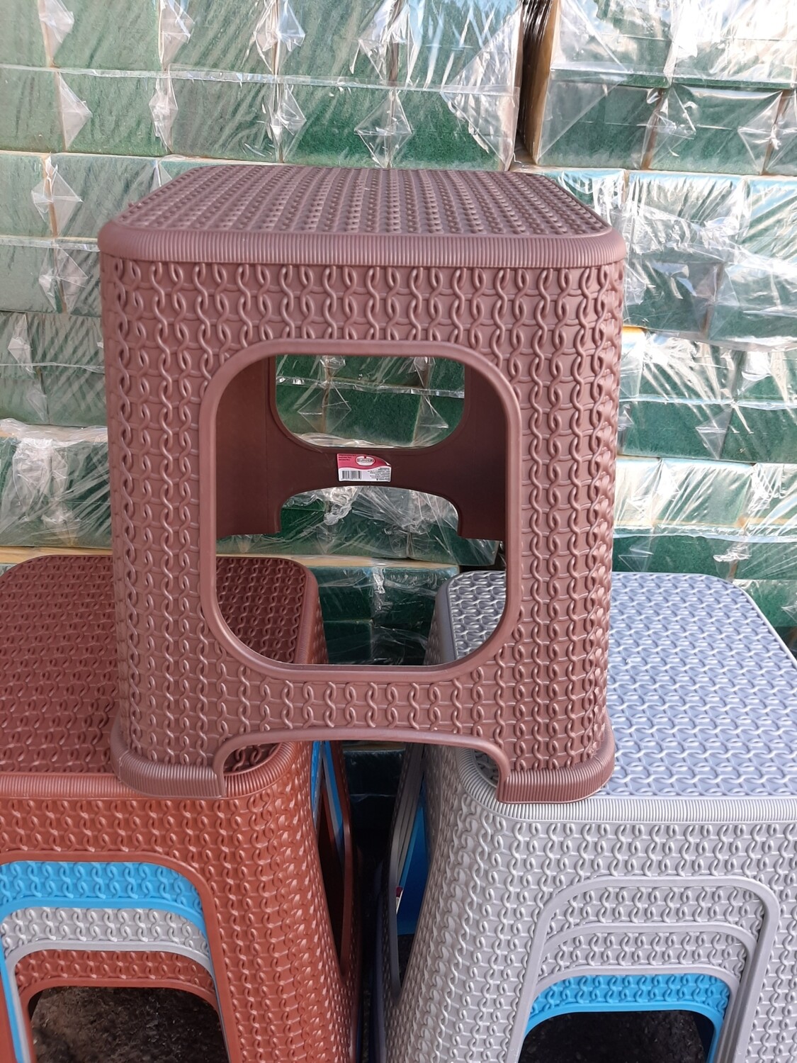 Stol me dantell i mesëm