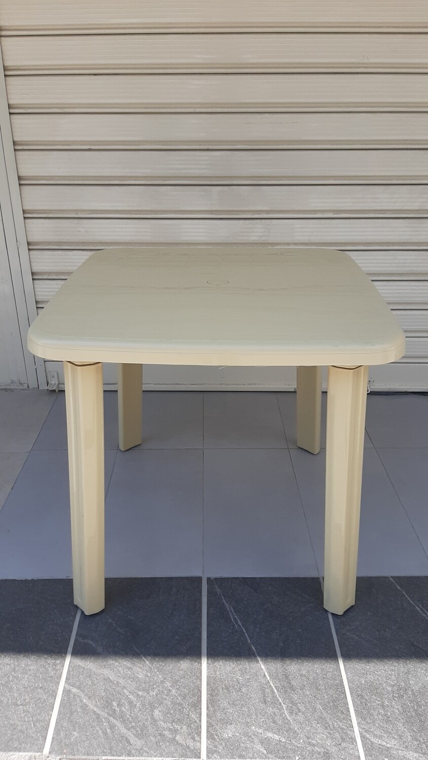 Tavolinë 80x80 cm