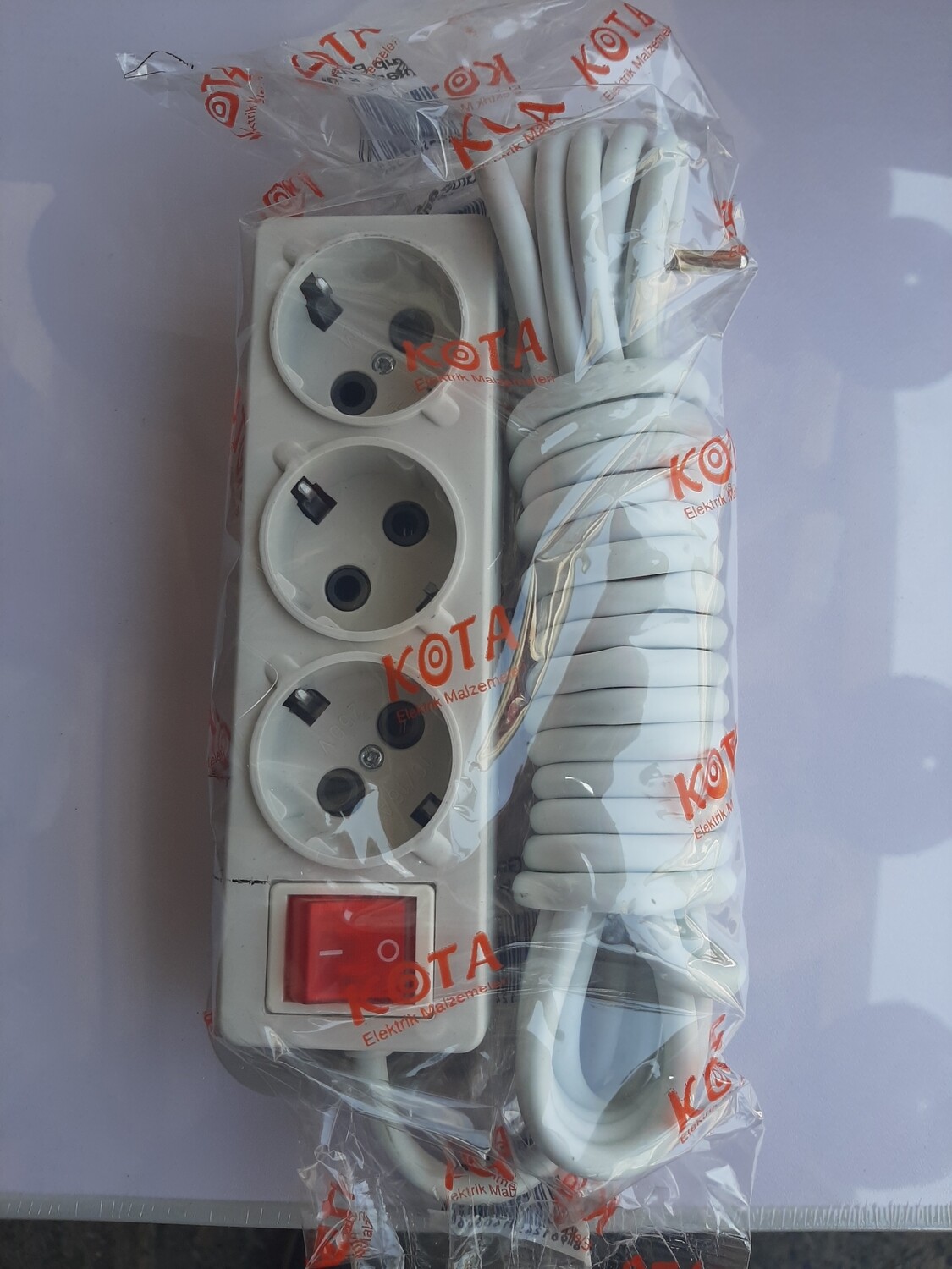 Priza 3she me buton 5metër
