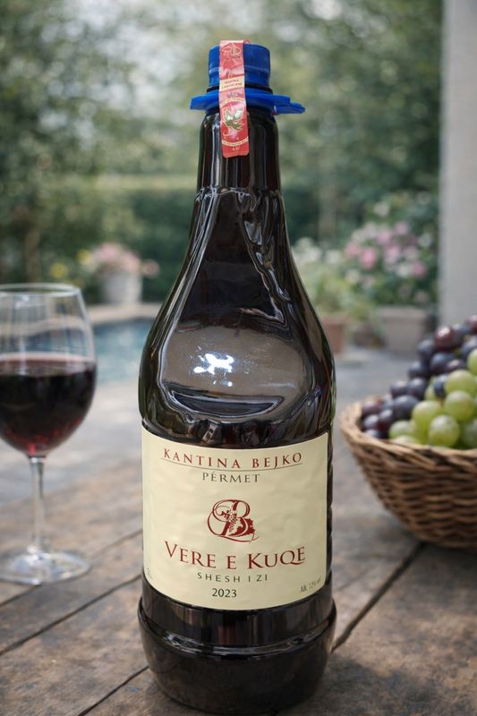 Vere e kuqe Shesh i zi 2 liter