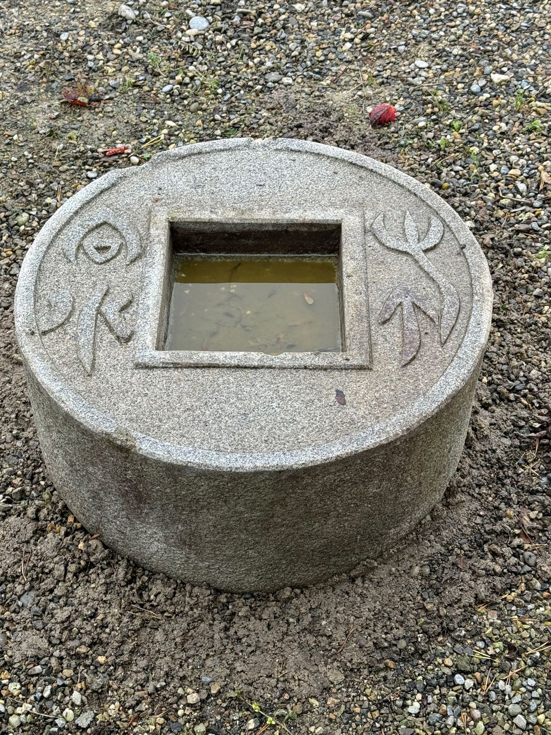 Chozubachi  antique Ryoan-Ji zenigata