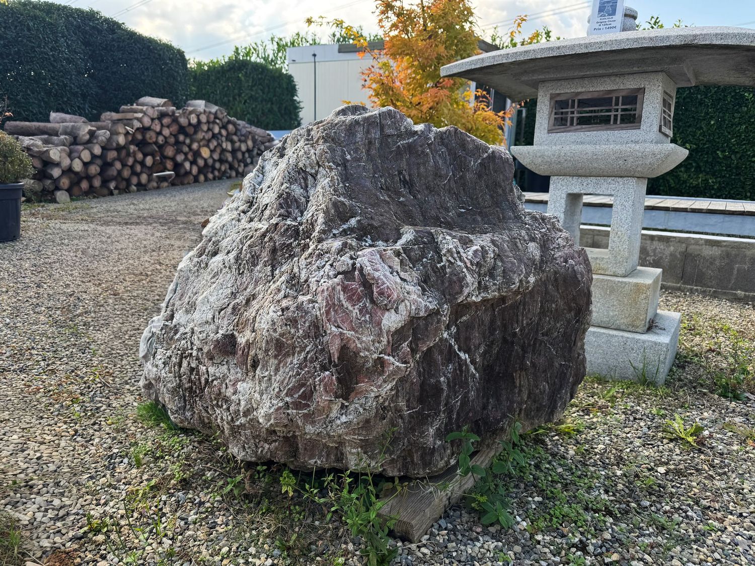 Roche  Japon      Longueur: 80 cm  Largeur : 50 cm  Hauteur : 70 cm Roche  Japon      Longueur: 80 cm  Largeur : 50 cm  Hauteur : 70 cm