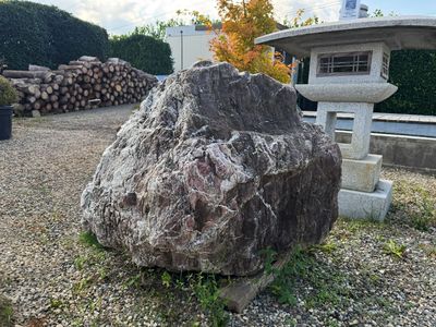 Roche  Japon      Longueur: 80 cm  Largeur : 50 cm  Hauteur : 70 cm