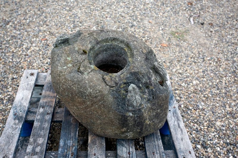 Chozubachi  antique  Origne : Japon     Dimension :  H : 40cm  Largeur: 40 cm Longueur : 50 cm