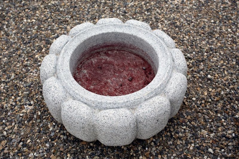 Chozubachi  Kiku Origne : Chine    Dimension :  H :25cm  Diametre : 50 cm