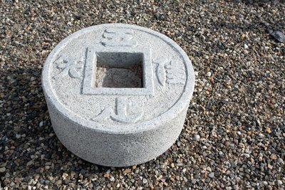 Chozubachi Zeni Origne : Chine Diametre : 45 cm Hauteur : 18 cm