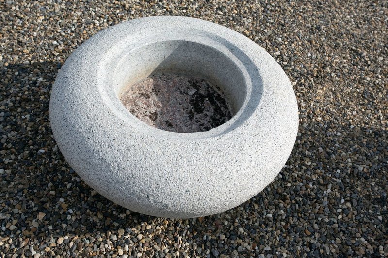 Chozubachi  Tetsu  Origne : Chine      Diametre : 60 cm  Hauteur : 28 cm
