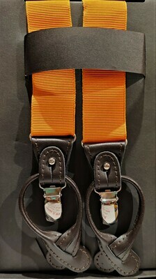 Henkselit oranssit ruskealla nahalla