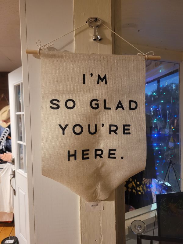 &quot;I&#39;m so glad you&#39;re here&quot; Wall Hanging