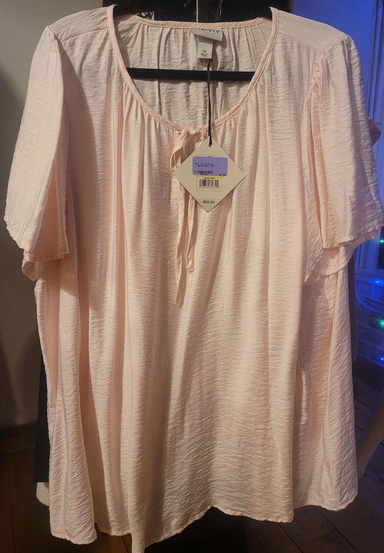 Flowing lightweight top