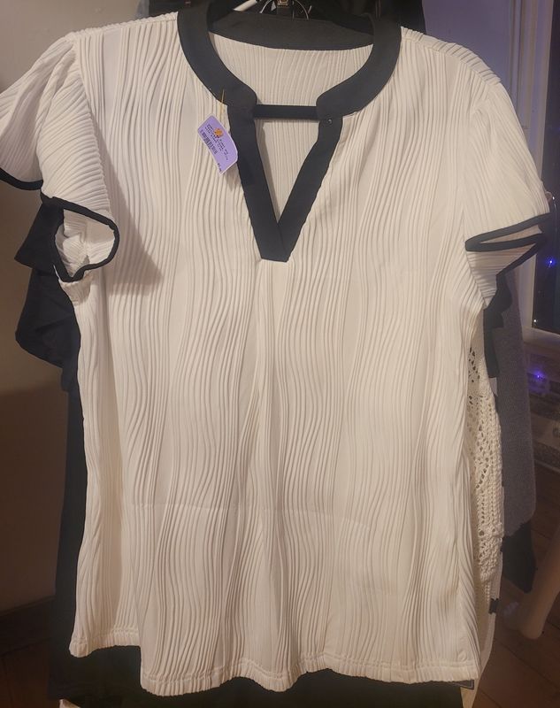 Pleat and textured blouse, white with black trim
