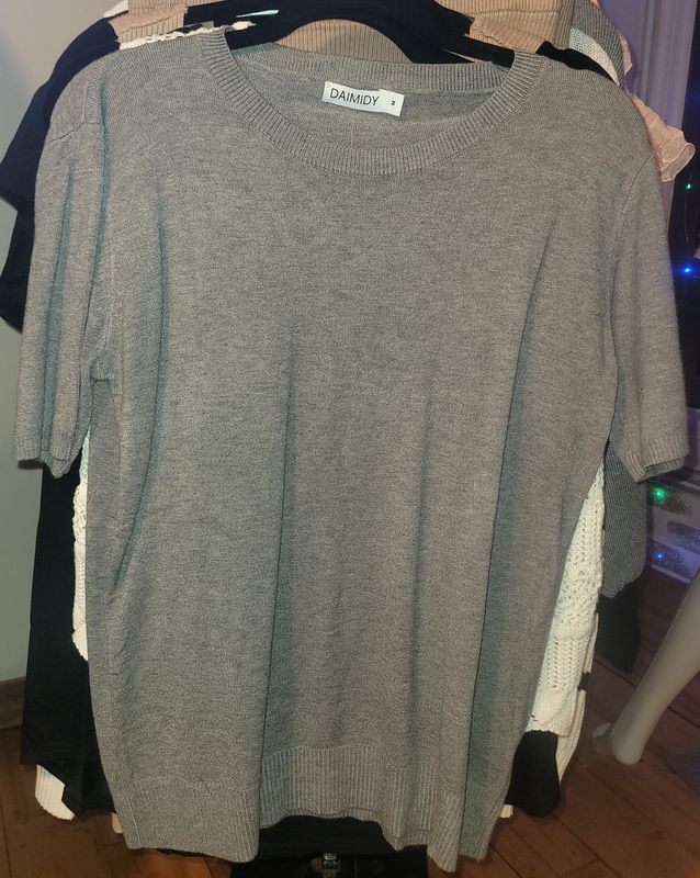 Short sleeve gray sweater