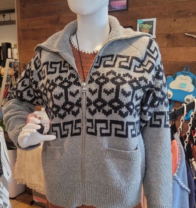 Universal Thread Gray Neo-tribal Patterned Women&#39;s Sweater