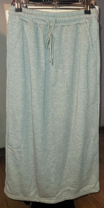 Sweatskirt