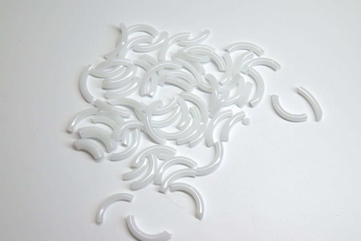 BE0113 White Macaroni