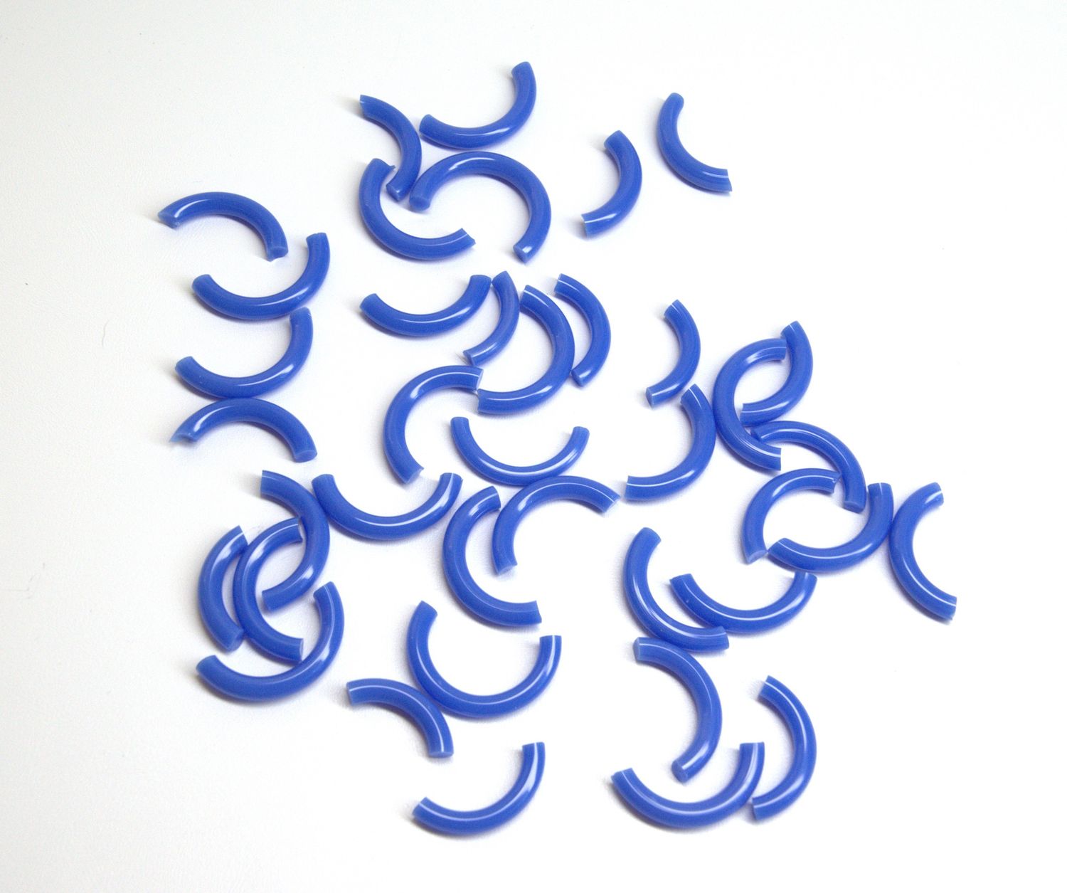 BE0114  Cobalt Blue Macaroni