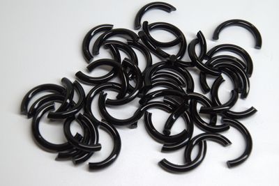 BE0100 Black Macaroni