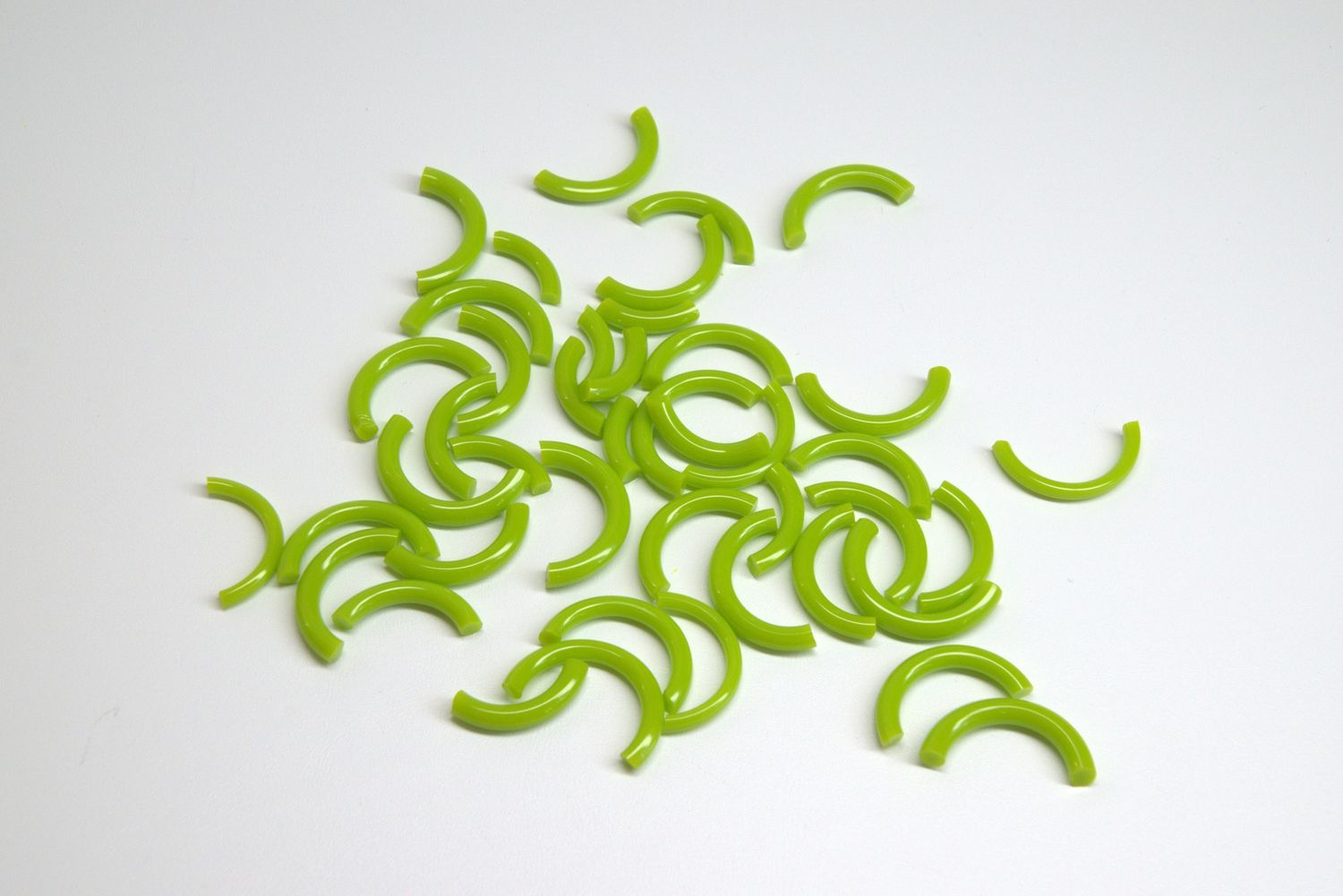 BE0126 Spring Green Macaroni