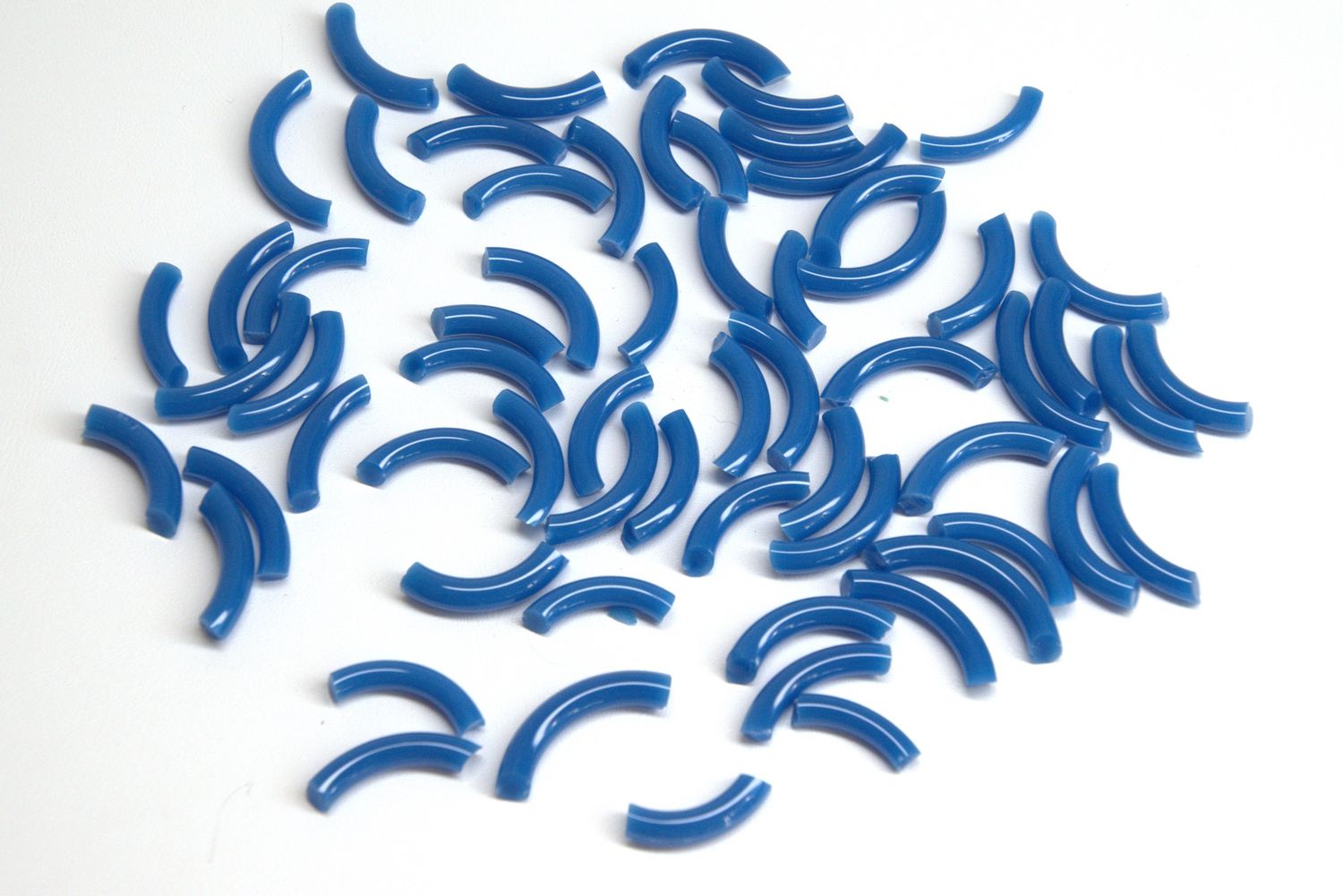 BE0164 Egyptian Blue Macaroni